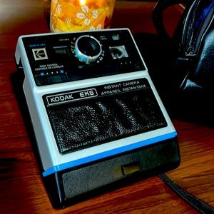 Vintage 1980s Kodak EK6 camera (untested).